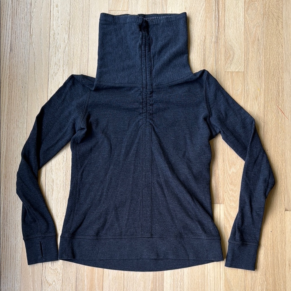 Reversible Lululemon Athletica Black Sweatshirt
